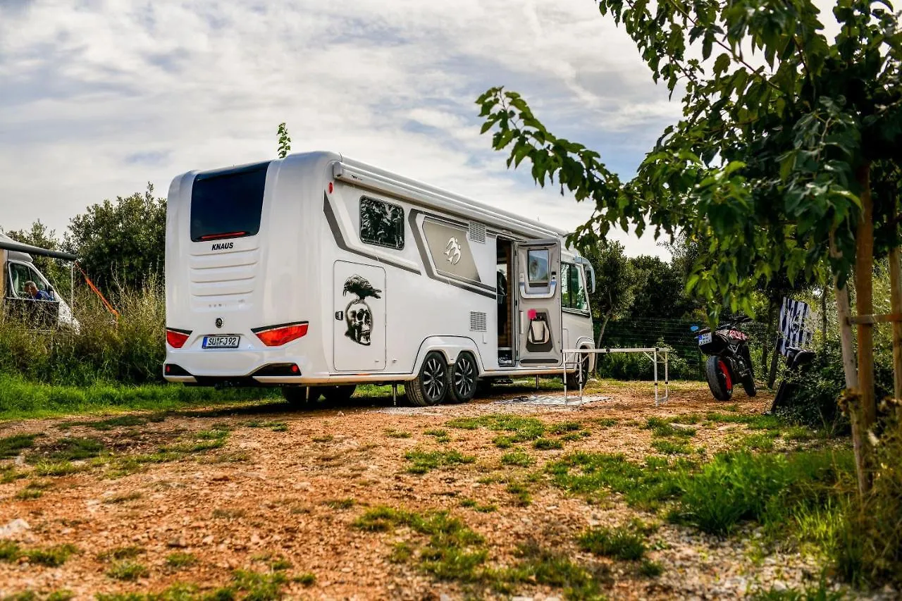 Mobile Homes At Camping Ugljan Resort Campingplatz